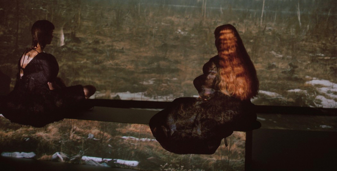 В кампании Cecilie Bahnsen были использованы снимки с видами российской тундры