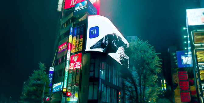Канье Уэст и Gap разместили в Токио рекламу своей коллаборации