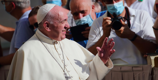 Папа римский Франциск заявил, что удовольствие от еды и секса имеет божественную основу