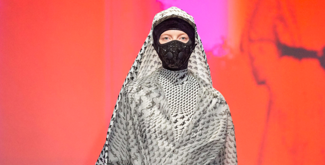 Британский совет моды предложил дизайнерам переключиться на производство защитных масок