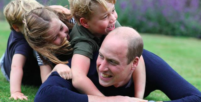 В Сети появились новые фотографии принца Уильяма с детьми в честь его дня рождения