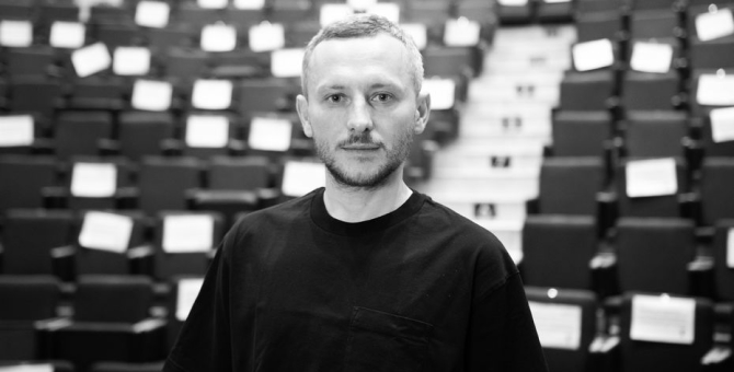 Дизайнер WOS Андрей Артемов будет курировать программу «Мода» в Школе дизайна НИУ ВШЭ