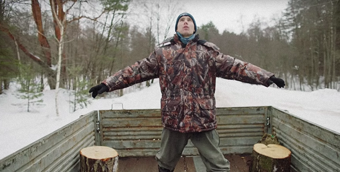 Антоха MC едет на рыбалку в видео на трек «Бабки»