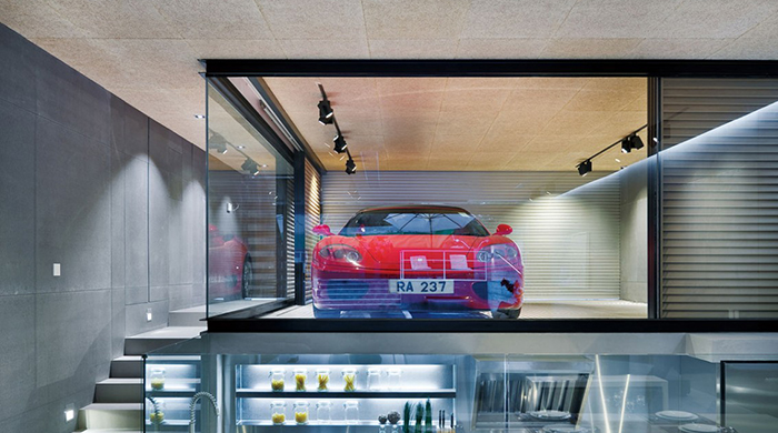 Как поместить Ferrari в домашний интерьер