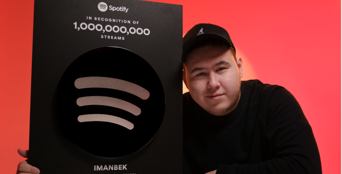 Imanbek получил награду за миллиард прослушиваний на Spotify