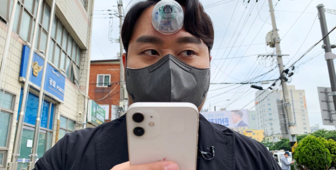 Студент-инженер из Южной Кореи создал робот-глаз для тех, кто не может оторвать взгляд от экрана смартфона