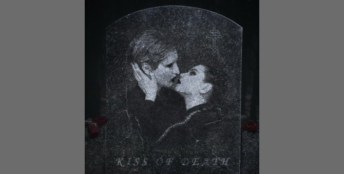 Ic3Peak выпустила альбом «Kiss of Death» с участием Граймс и Оливера Сайкса