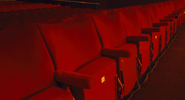 Кинотеатру «35 мм» отключили свет и воду