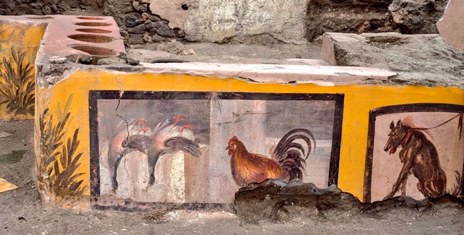 В Помпеях раскопали древний магазин еды и нашли батончик на прилавке