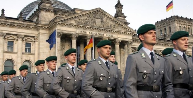 Власти Германии выплатят компенсацию военным-геям за дискриминацию