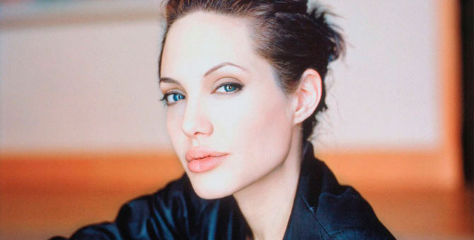Анджелина Джоли экранизирует автобиографию военного фотожурналиста Дона Маккалина