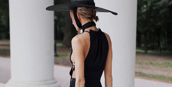 Бренд YuliaWave выпустил коллекцию черных платьев