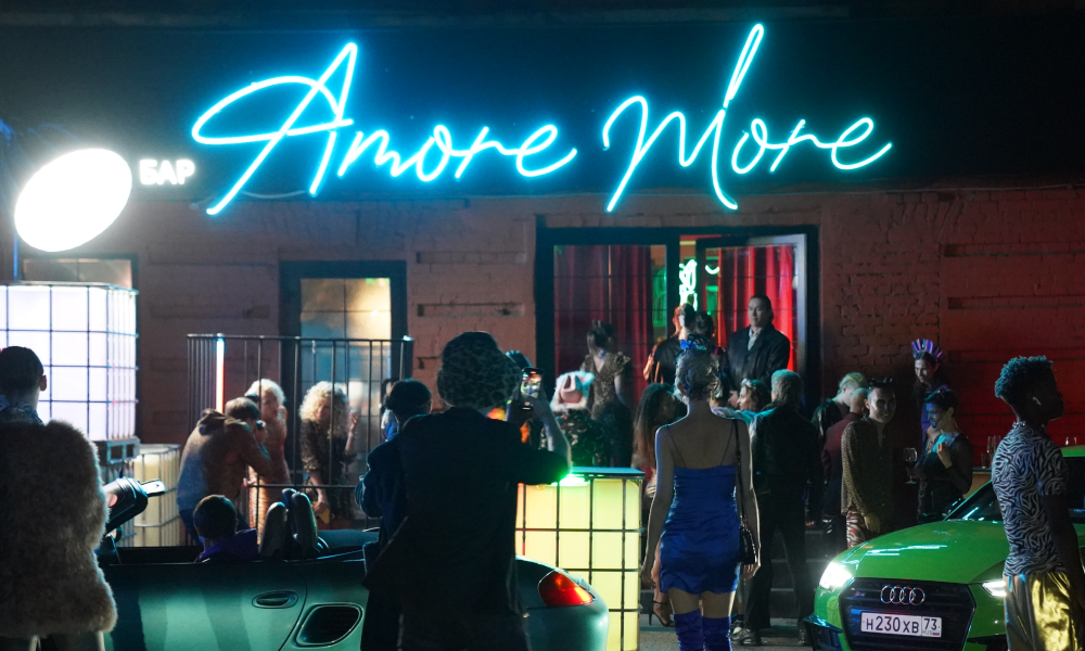 «Amore More»: зачем смотреть новый сериал про полиаморию (а на самом деле про то, что нужно быть верным)