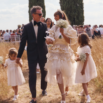 Vivienne Westwood, Loewe и Simone Rocha. Свадебные образы августовских невест и женихов