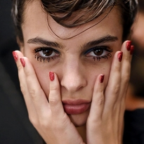 Красота в деталях: образ с показа Marc Jacobs