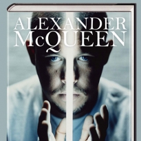 Книга недели: Alexander McQueen: Fashion Visionary