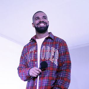 Drake представил новую песню на мужском показе Louis Vuitton