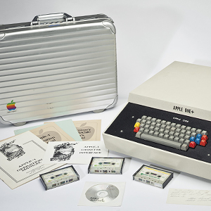 Первый компьютер Apple продали за 355 тысяч долларов