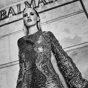 Наташа Поли и Лара Стоун в новой рекламе Balmain