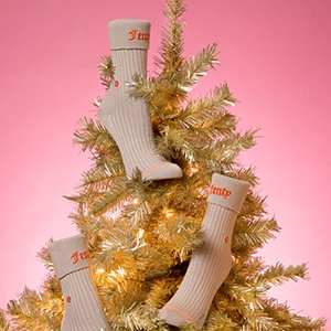 Рианна выпустила рождественские носки