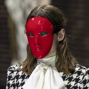 Хорроры и мифология: откуда Алессандро Микеле взял идеи масок для показа Gucci