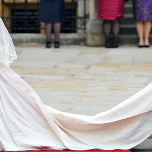Не Сары Бертон рук дело: дизайн подвенечного платья Кейт Миддлтон был скопирован?