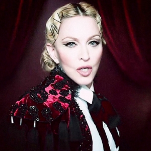 Мадонна выбрала наряд Ulyana Sergeenko Couture для своего нового клипа