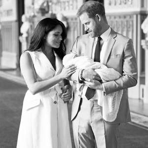 Меган Маркл поздравила принца Гарри с днем рождения и показала новое фото их сына