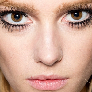Красота в деталях: макияж глаз в духе 60-х на показе Gucci