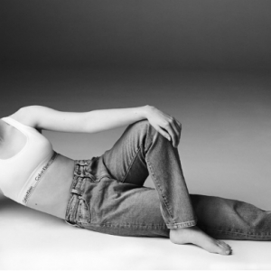 Лотти Мосс снялась для Calvin Klein, как и ее сестра Кейт
