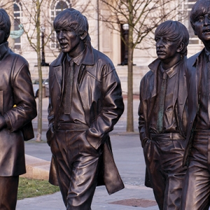 В Ливерпуле установили новый памятник The Beatles