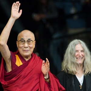 Далай-лама и величайший рокер планеты: чем запомнился &quot;Гластонбери-2015&quot;