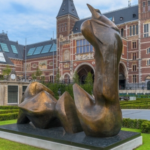 Выставка Генри Мура открылась в Амстердаме