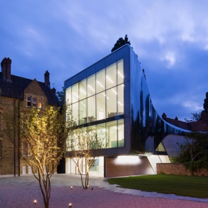 Библиотека от Захи Хадид в кампусе Оксфордского университета