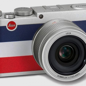 Moncler создали дизайн новой Leica X