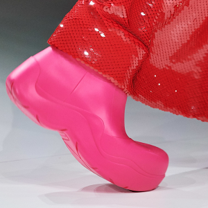 Тенденции обуви сезона осень-зима 2020: ботинки-леденцы и «лягушки»