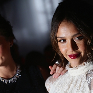 Джессика Альба и Миранда Керр на показе H&M, осень-зима 2014