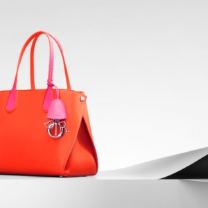 Объект желания: новая сумка-шоппер Dior Addict