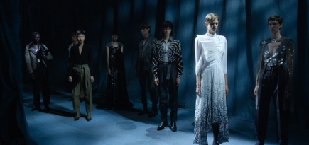 Андрогинные модели, плиссированные платья и графичные пиджаки в новом видео Givenchy