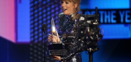Тейлор Свифт и Cardi B получили премии American Music Awards