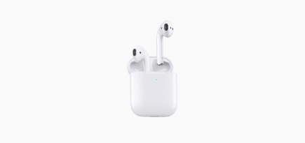 Apple представила новую версию AirPods c футляром с беспроводной зарядкой