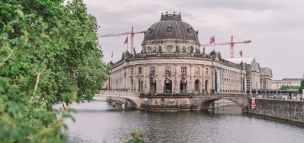 Вандалы атаковали несколько десятков произведений искусства в музеях Берлина