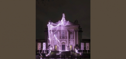 Британская художница сделала постапокалиптический праздничный декор для Tate Britain