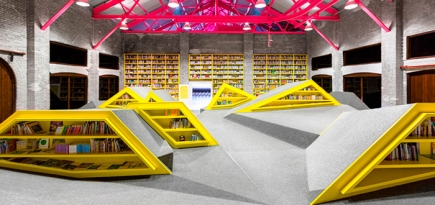 Горы из книжных стеллажей: новая библиотека в Мексике