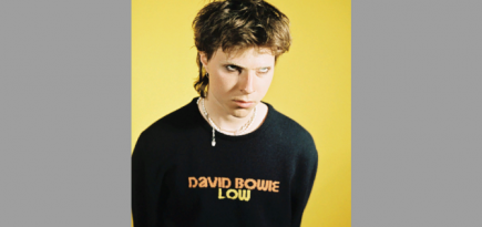 Британский бренд Hades посвятил коллекцию свитеров Дэвиду Боуи