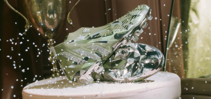 adidas показал лимитированную коллекцию кроссовок с кристаллами Swarovski