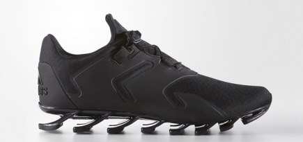 adidas выпустила новые спрингблейды Solyce в черном цвете