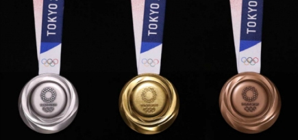 Организаторы Олимпийских игр в Токио показали медали из переработанной электроники