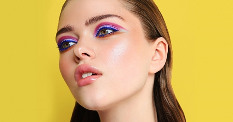 Как и зачем сочетать яркие цвета в макияже — рассказывает визажист Денис Карташев