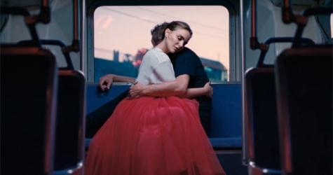 Натали Портман ныряет в океан в рекламе аромата Miss Dior
